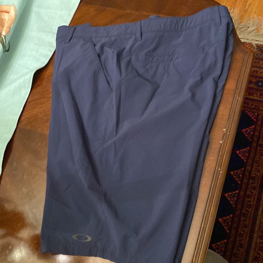 Oakley brand performance men’s shorts, blue, size 40.
